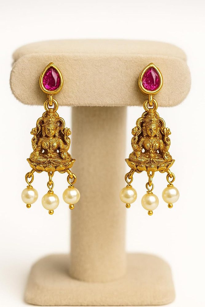 Stardiva Fashion Jewellery Traditional Lakshmi AD Stone Short Necklace Set for Women, South Indian Temple Style Copper Gold Finish with Pearls, Adjustable Chain & Matching Earrings