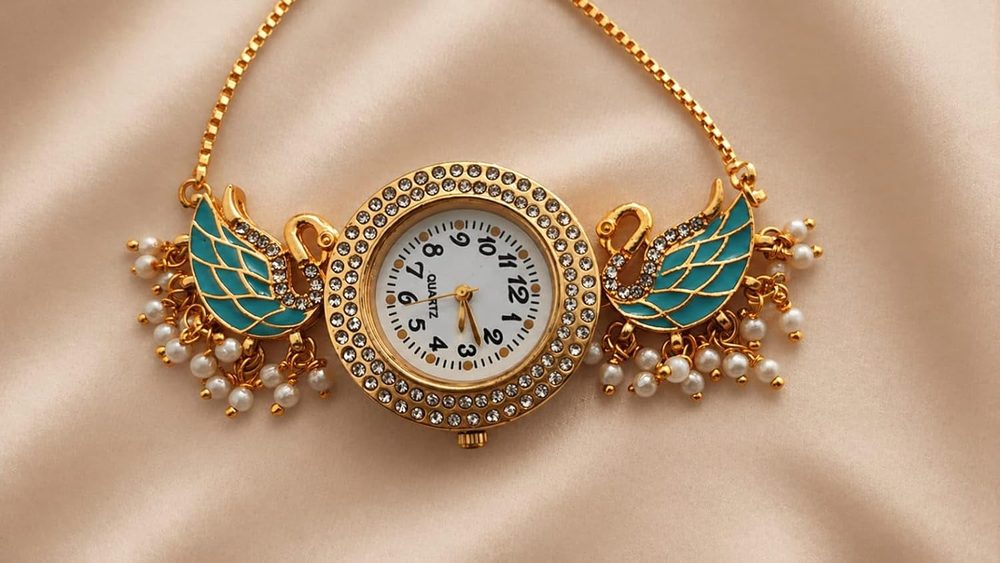 INAAYAT Women’s Elegant Swan Design Bracelet Watch Adjustable Chain Strap Stone Studded Dial Ethnic Style Wrist Watch with Pearl Detailing Stylish Jewelry Timepiece for Festive and Daily Wear