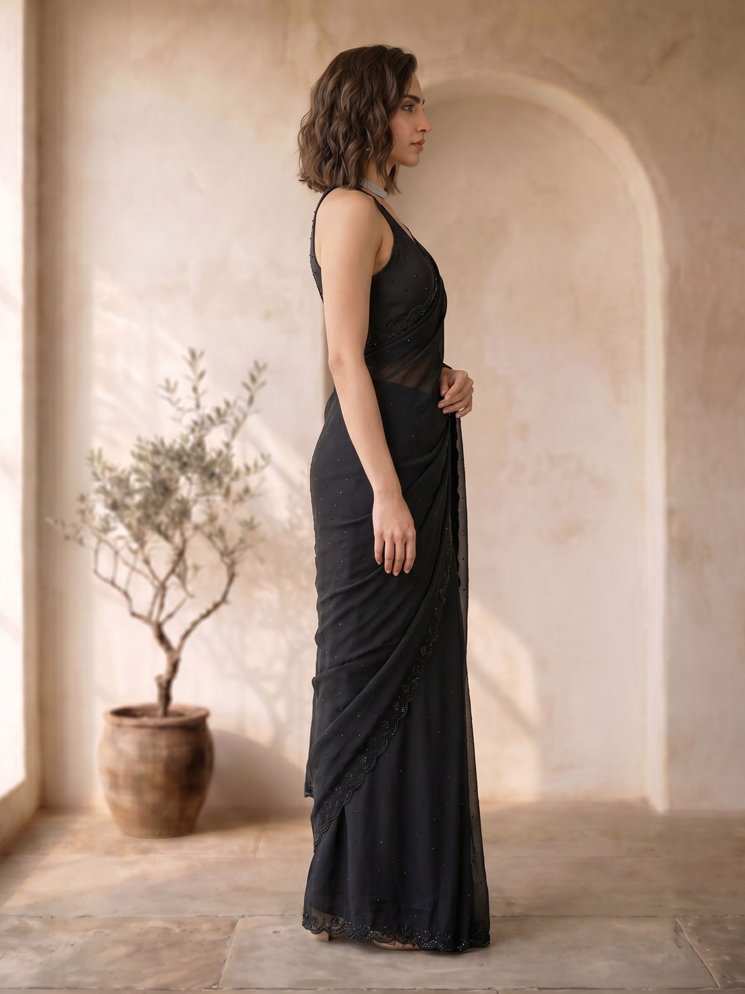 Women's Black Georgette Hem Design Saree With Unstitched Blouse Piece
