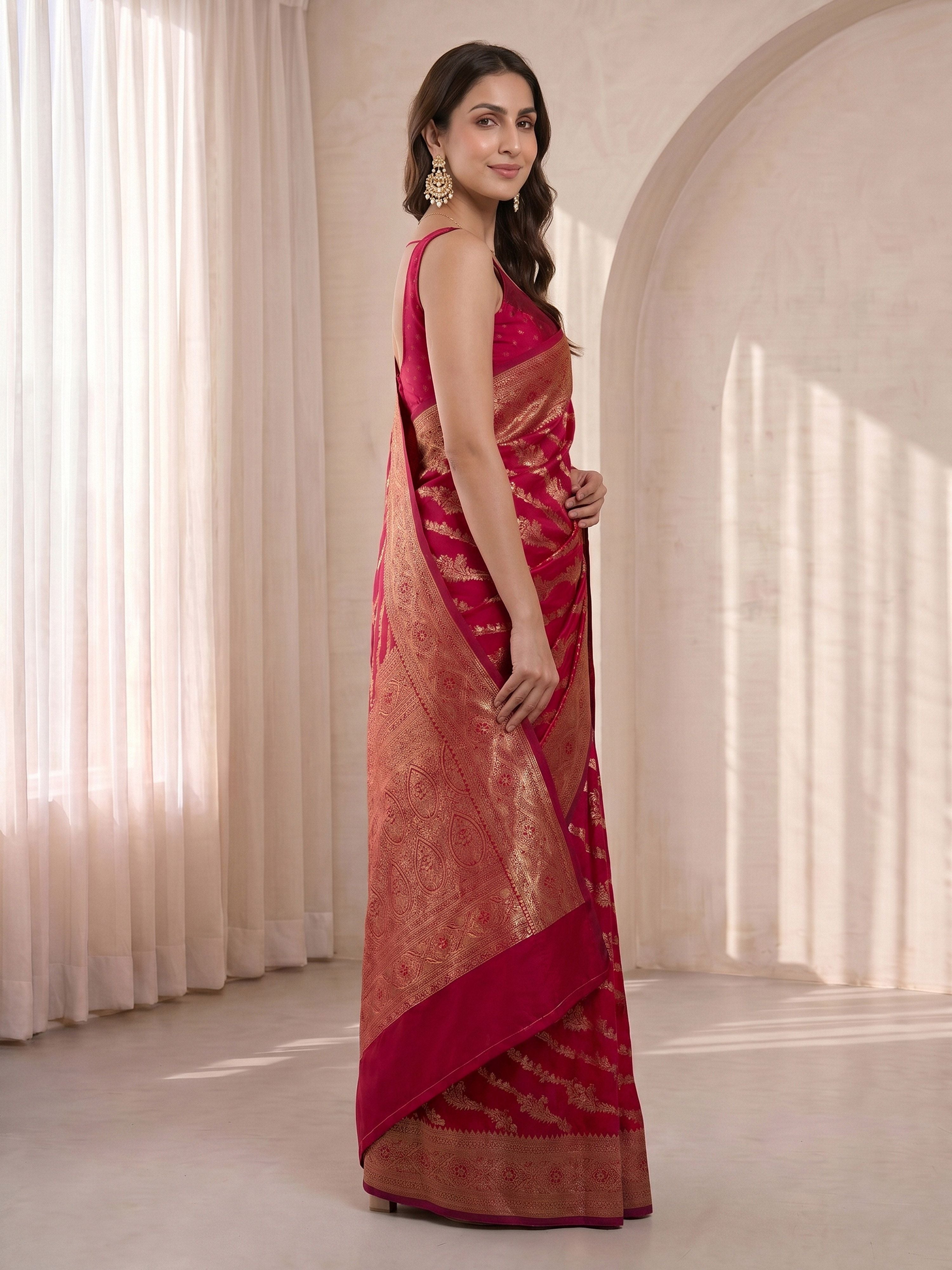 Women's Fuchsia Cotton-Silk Ethnic Motifs Saree With Unstitched Blouse Piece