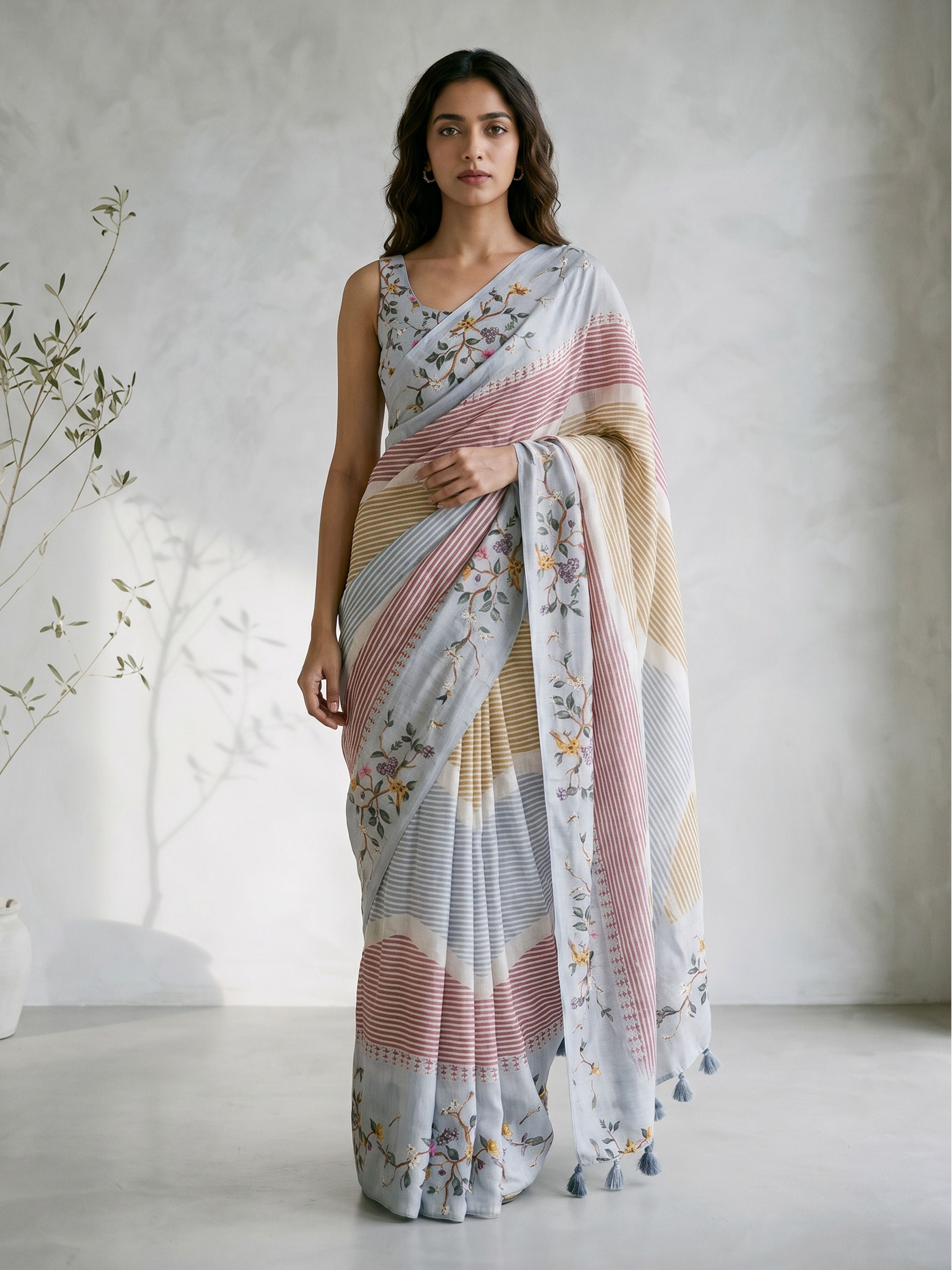 Women's Multicolor Silk-Blend Floral Print Saree With Unstitched Blouse Piece