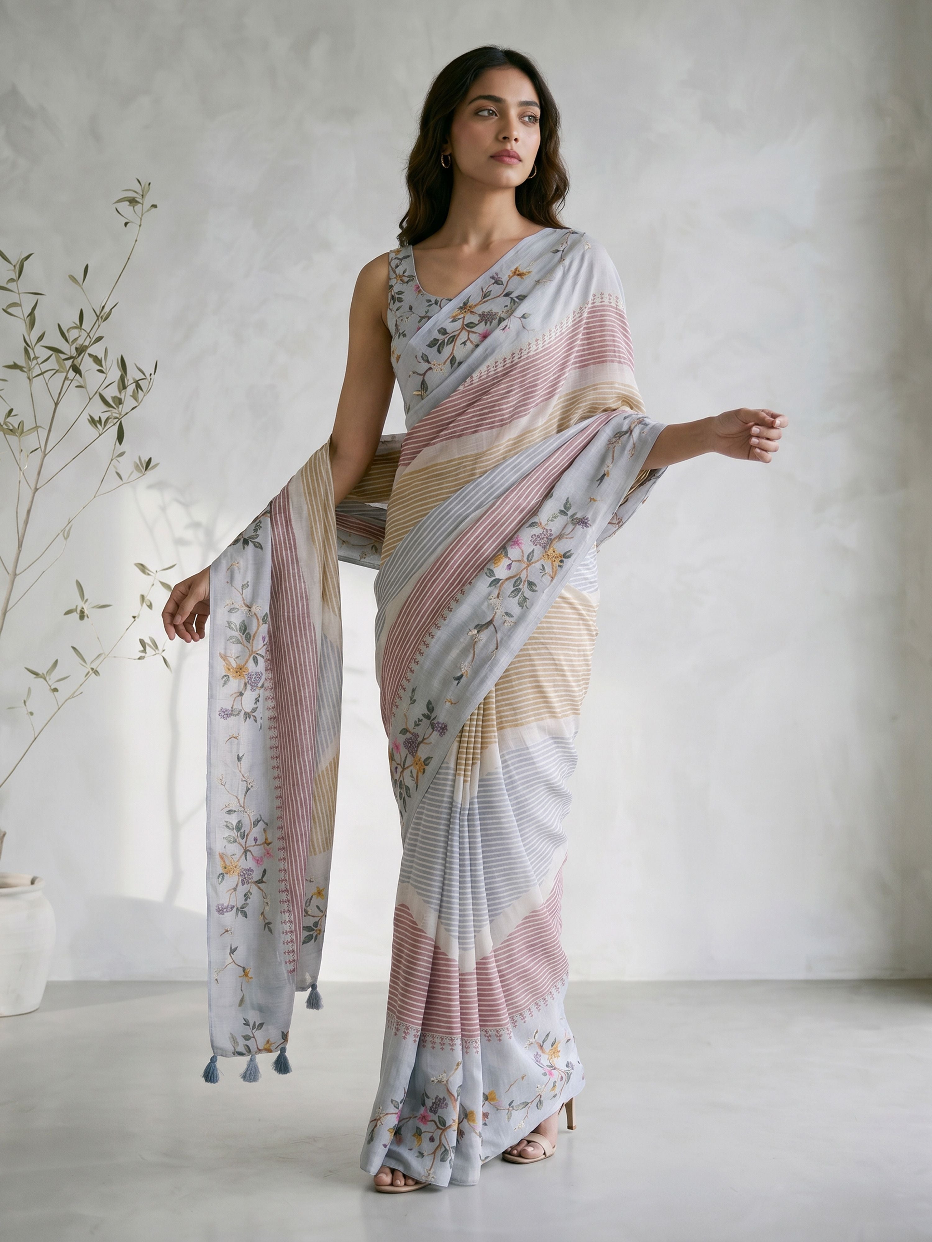 Women's Multicolor Silk-Blend Floral Print Saree With Unstitched Blouse Piece
