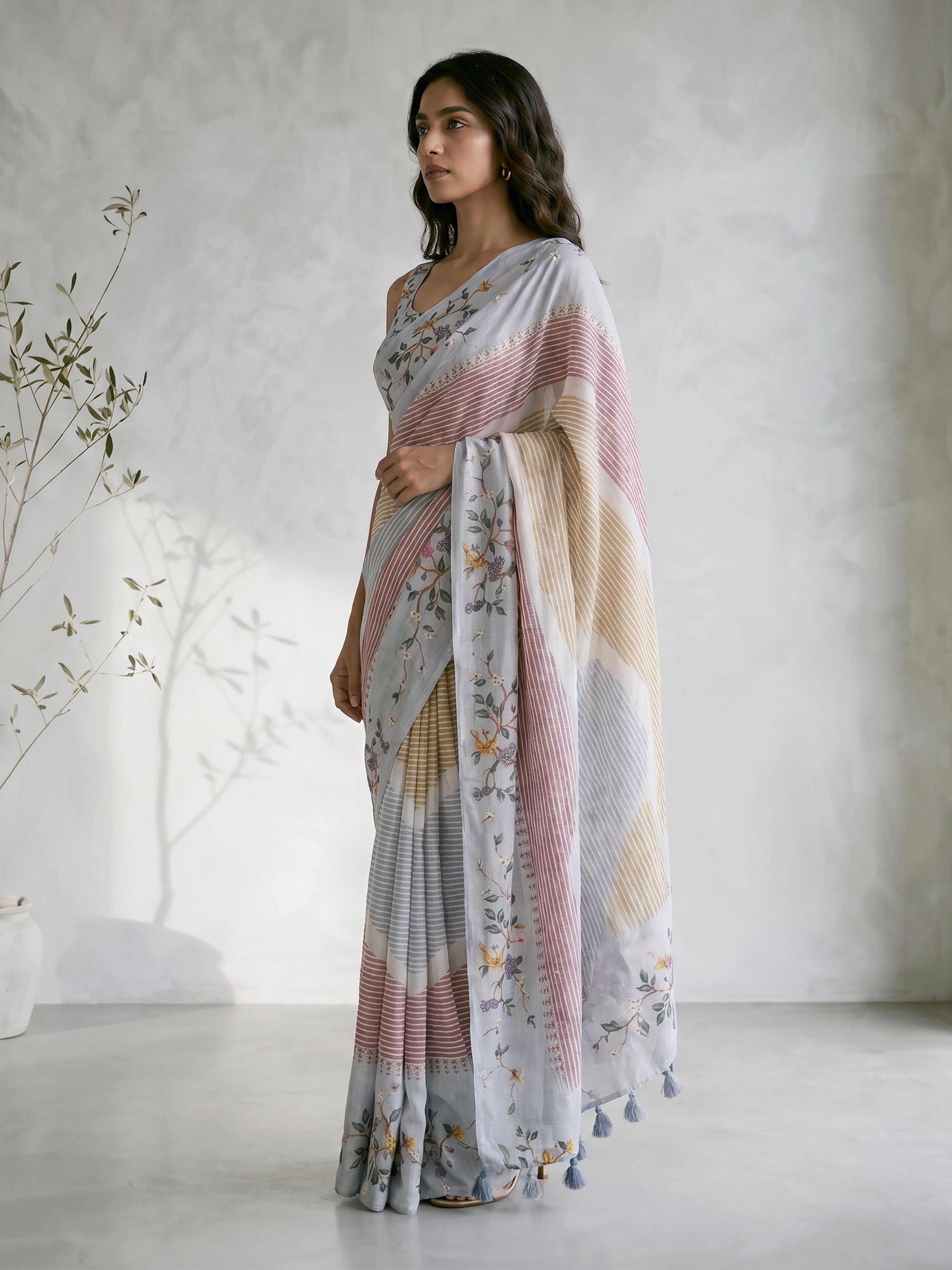 Women's Multicolor Silk-Blend Floral Print Saree With Unstitched Blouse Piece