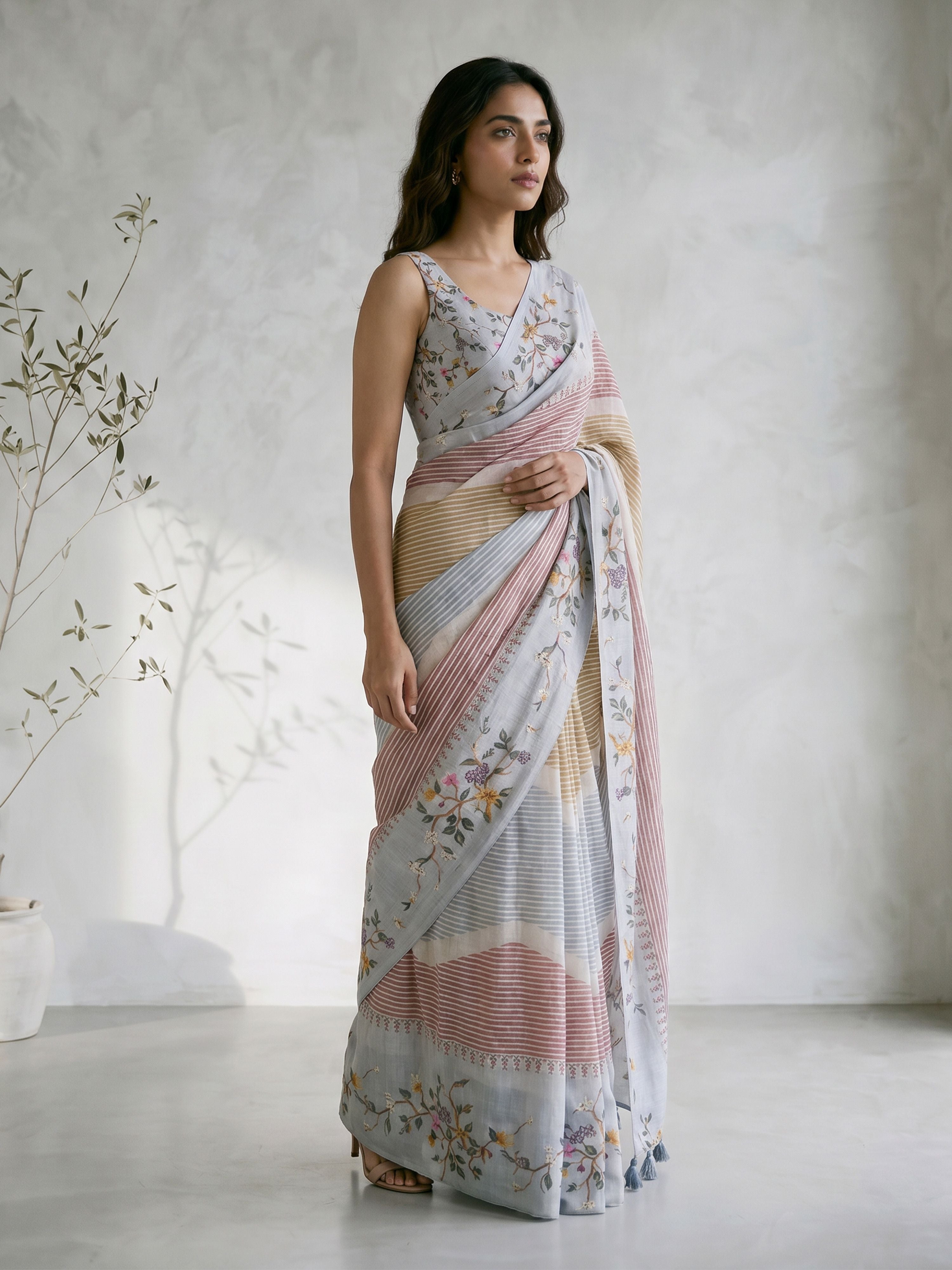 Women's Multicolor Silk-Blend Floral Print Saree With Unstitched Blouse Piece
